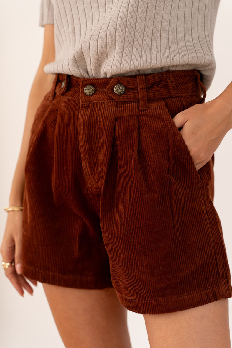 Short LEONIE